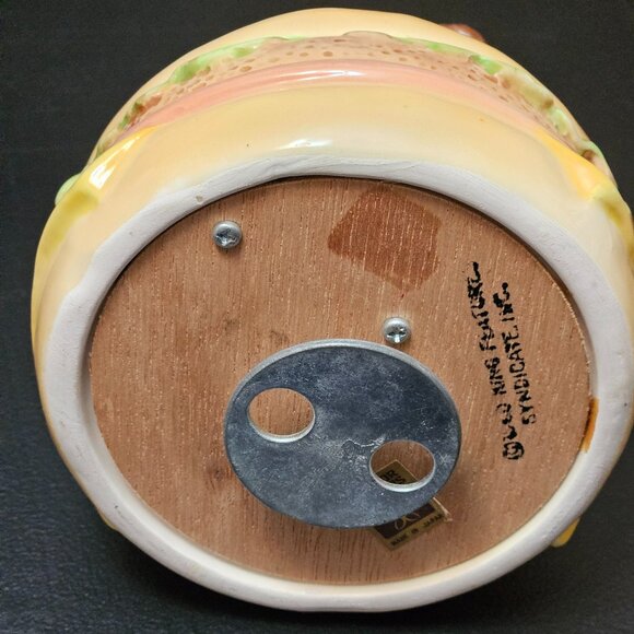 Vandor 1980 - Wimpy Sits Atop a Hamburger Revolving Musical Porcelain Figurine - Picture 7 of 13